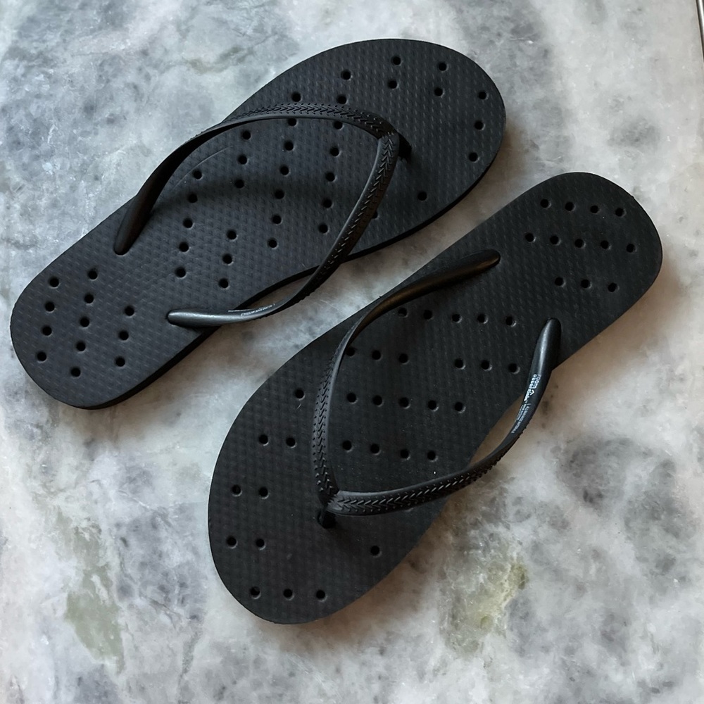 Shower flip flops black women size 7/8